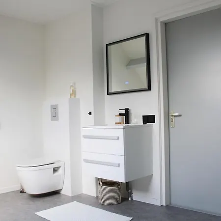 At The Amstel River With 2br 2ba And Garden Guest house