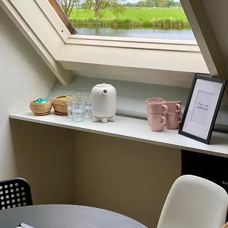 Casa de hóspedes At The Amstel River With 2br 2ba And Garden