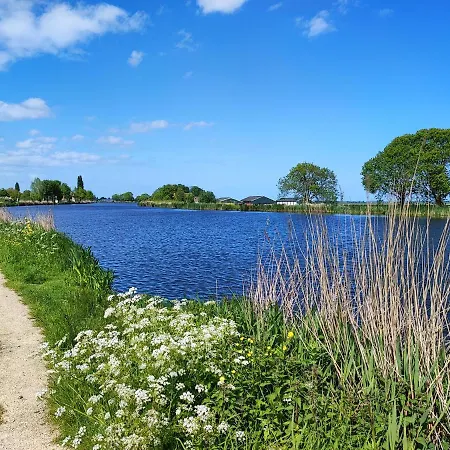 Maison d'hôtes At The Amstel River With 2br 2ba And Garden Amstelveen