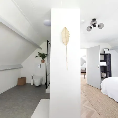Maison d'hôtes At The Amstel River With 2br 2ba And Garden 3*