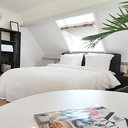 Maison d'hôtes At The Amstel River With 2br 2ba And Garden