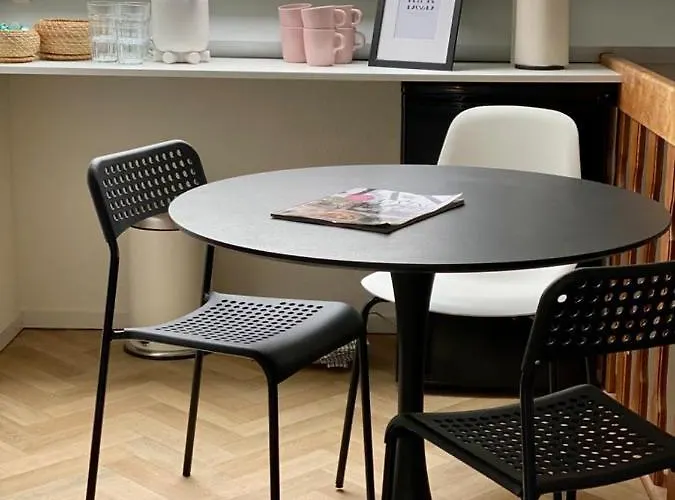 At The Amstel River With 2br 2ba And Garden 招待所