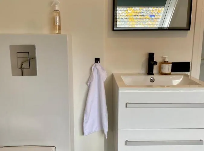 At The Amstel River With 2br 2ba And Garden 3*