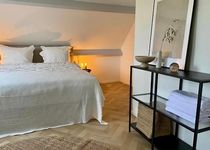 招待所 At The Amstel River With 2br 2ba And Garden 阿姆斯特尔芬