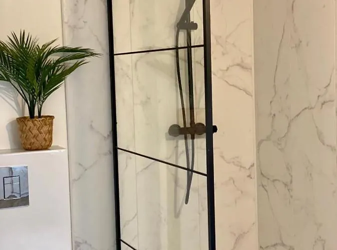 At The Amstel River With 2br 2ba And Garden 招待所