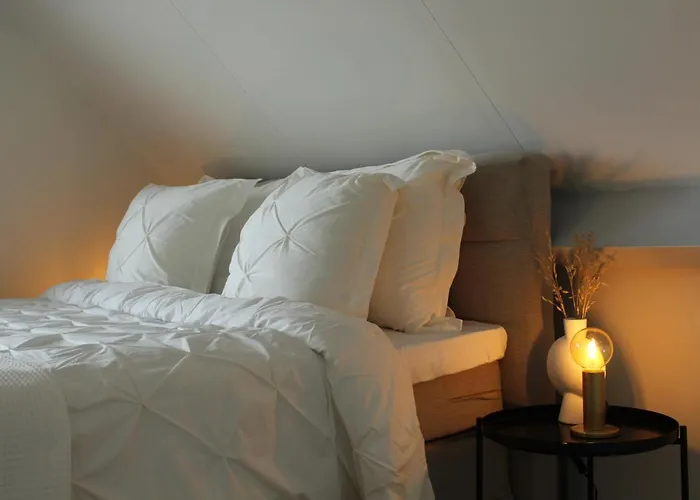 At The Amstel River With 2br 2ba And Garden 招待所 3*