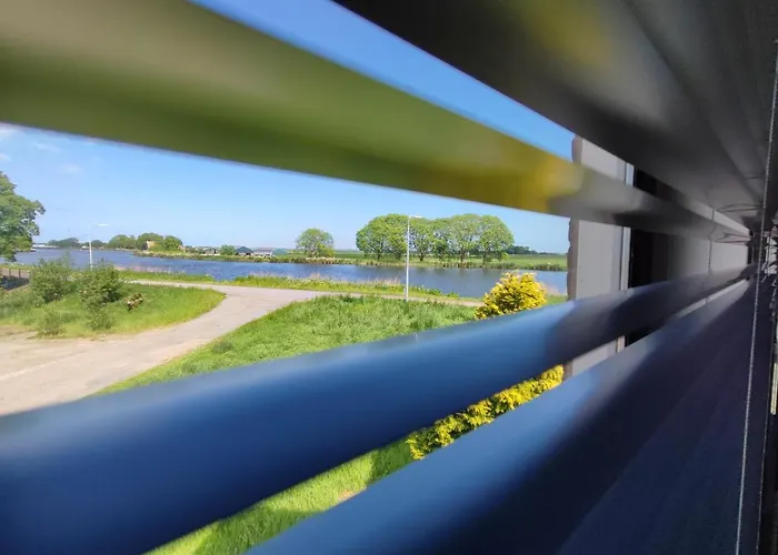 At The Amstel River With 2br 2ba And Garden 招待所 3*