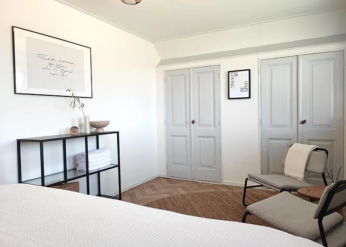 At The Amstel River With 2br 2ba And Garden 3*