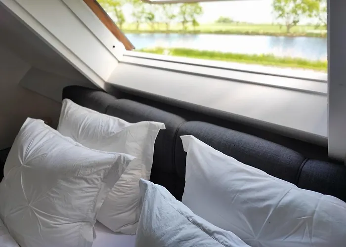 At The Amstel River With 2br 2ba And Garden