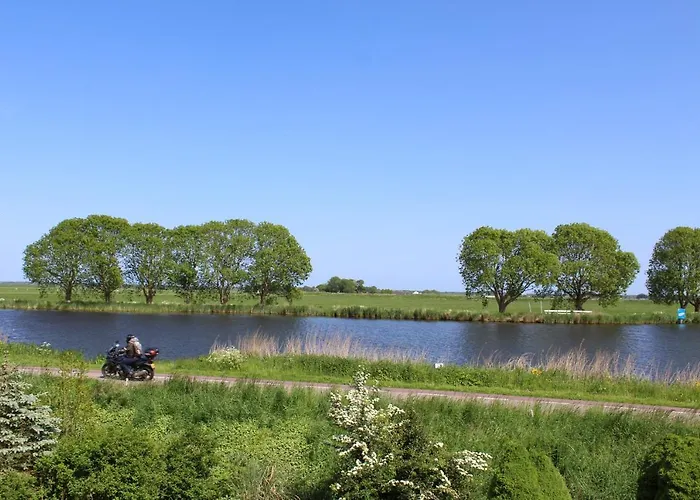 게스트하우스 At The Amstel River With 2br 2ba And Garden