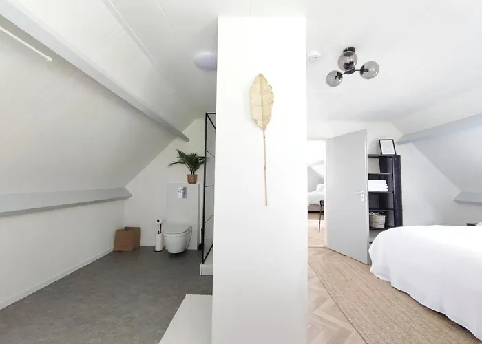 招待所 At The Amstel River With 2br 2ba And Garden 3*