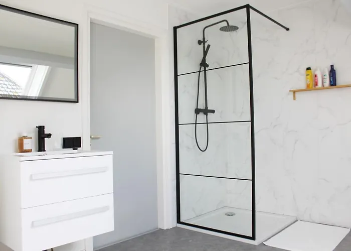 At The Amstel River With 2br 2ba And Garden 招待所 3*