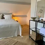 Guest house At The Amstel River With 2br 2ba And Garden Amstelveen
