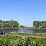 Guest house At The Amstel River With 2br 2ba And Garden