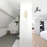 Guest house At The Amstel River With 2br 2ba And Garden 3*